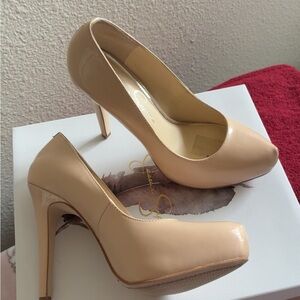 Jessica Simpson Beige Patent Platform Stiletto Pumps